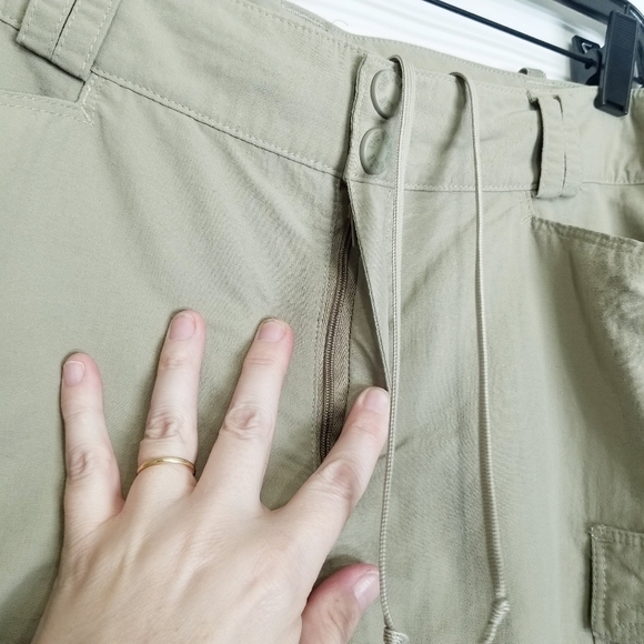 The North Face Convertible Shorts Pants in color‎ Khaki size 14 women's - Picture 4 of 16